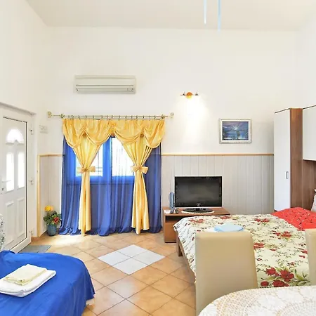 Apartment Fuer 2 Personen Ca 32 Qm In Sijana, Istrien Istrische Riviera